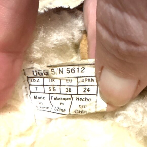 UGG Australia Womens Dakota Tan Suede Sheepskin Moccasin Slip-On Size 7 US - Picture 5 of 5